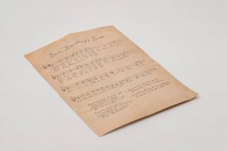 Edward Kenway 12" Statue, Brooch & Artwork