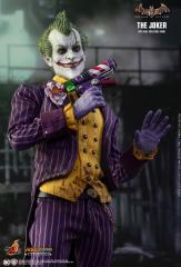 Joker 1/6 Scale Figure