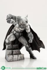 Batman ArtFX 1:10 Scale Statue (10th anniversary)