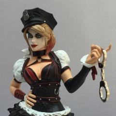 Harley Quinn 8" Statue (Handcuffs / exclusive)