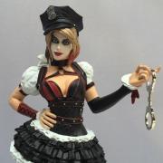 Harley Quinn 8" Statue (Handcuffs / exclusive)