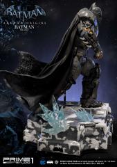 Batman XE Suit 1/3 Scale Statue (exclusive)