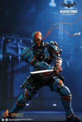 Deathstroke 1/6 Scale Figure