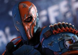 Deathstroke 1/6 Scale Figure