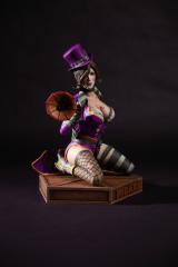 Mad Moxxi Purple Coat Statue (exclusive)