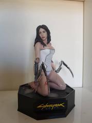 Female Cyborg Statue (exclusive)