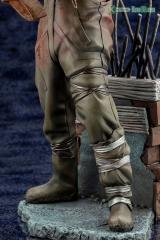 Trapper 10" Statue
