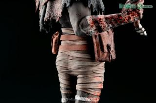 Wraith 10" Statue