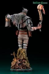 Wraith 10" Statue