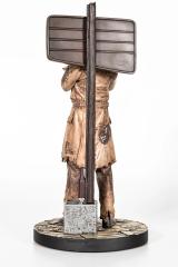 Nick Valentine 8" Statue (Fallout 4 Bundle)