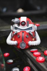 T-51 Power Armor Helmet Mini Desktop Statue (Nuka-Cola)
