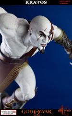 Lunging Kratos (exclusive)