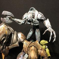 Covenant Elite 18" Statue