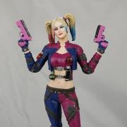 Harley Quinn 7.5" Statue (Pink Jacket / exclusive)