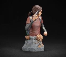 Ellie w/ Handgun 7.5" Bust