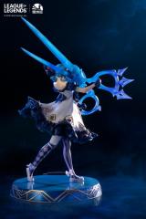 Hallowed Seamstress Gwen 1/6 Scale Statue
