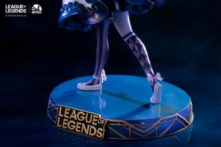 Hallowed Seamstress Gwen 1/6 Scale Statue