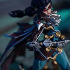 Vayne Unlocked 11.3" Statue