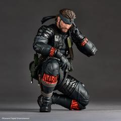 Amazing Yamaguchi Revoltech Naked Snake 6" Figure (Sneaking Suit Ver)