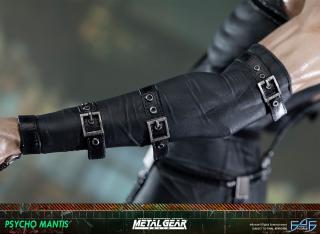 Psycho Mantis Statue