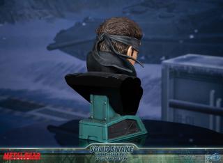 Solid Snake Grand-Scale Bust (exclusive)