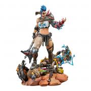 Junker Queen 16.25" Statue