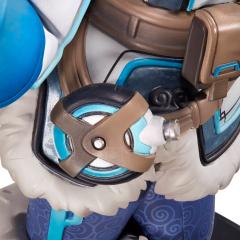 Mei 11" Premium Statue