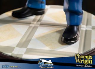 Phoenix Wright Statue (exclusive)