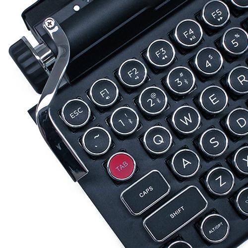 Qwerkywriter S, un TECLADO MECÁNICO (máquina de escribir) de Resident Evil  2 
