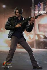 Leon S. Kennedy RE6 1/6 Scale Figure