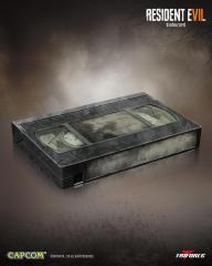 Baker Mansion 8" Replica, VHS Tape & Dummy Finger (exclusive)