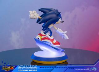 Sonic 9.6" Statue (exclusive)