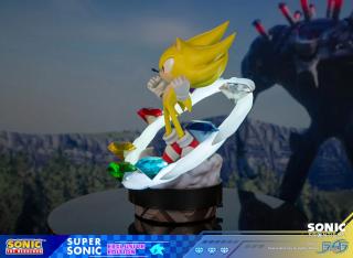 Super Sonic 17.7" Statue (exclusive)