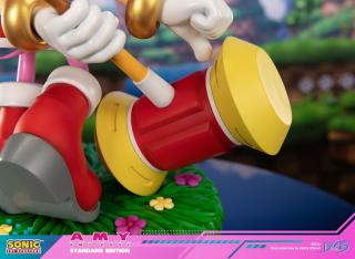 Amy 14" Statue