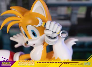 Tails 14" Statue (exclusive)