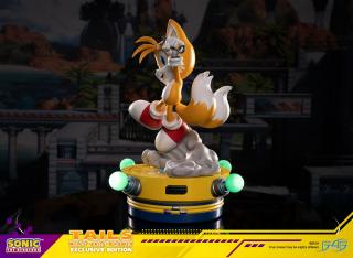 Tails 14" Statue (exclusive)