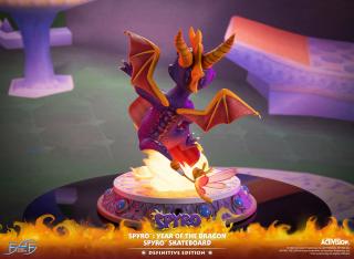 Spyro Skateboard 13.7" Statue (definitive)