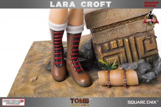 Lara Croft 14" Statue (exclusive)