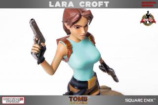 Lara Croft 14" Statue (exclusive)