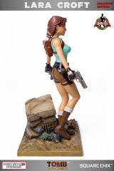 Lara Croft 14" Statue (exclusive)