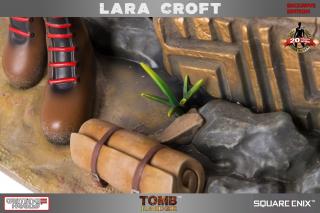 Lara Croft 14" Statue (exclusive)