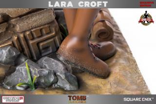 Lara Croft 14" Statue (exclusive)