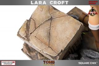 Lara Croft 14" Statue (exclusive)