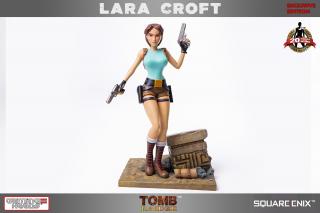 Lara Croft 14" Statue (exclusive)