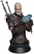 Geralt playing Gwent Bust