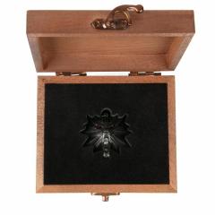 Wolf Head Medallion (LED w/ box)